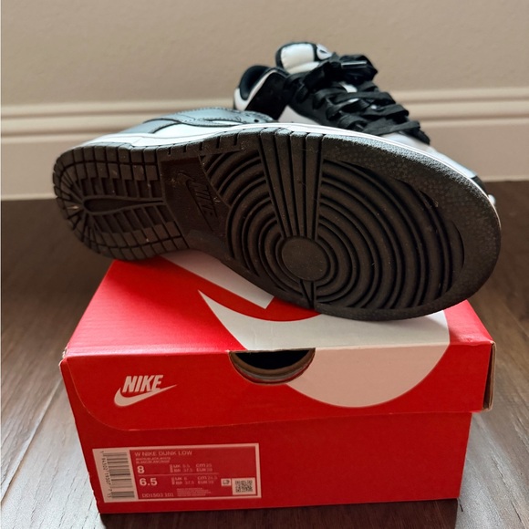 Nike Dunk Low - Picture 2 of 5